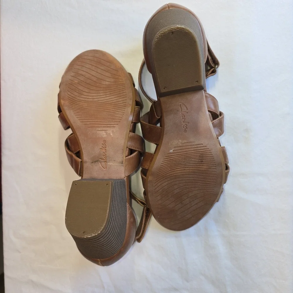 Clarks Collection Women's Size 9 Brown Strappy Sandals • 2.9